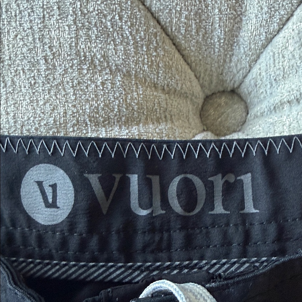 Vuori Men's L Black board Shorts - Picture 2 of 5
